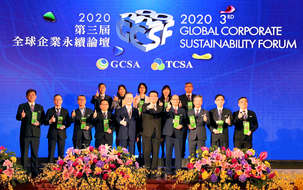 崇越科技榮獲「台灣永續企業績優獎」及「企業永續報告金獎」雙料殊榮肯定。